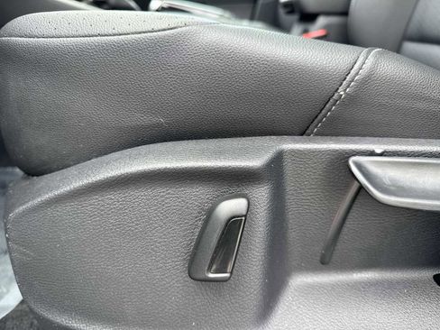 Used 2017 Volkswagen Golf 4-Door FWD image 16