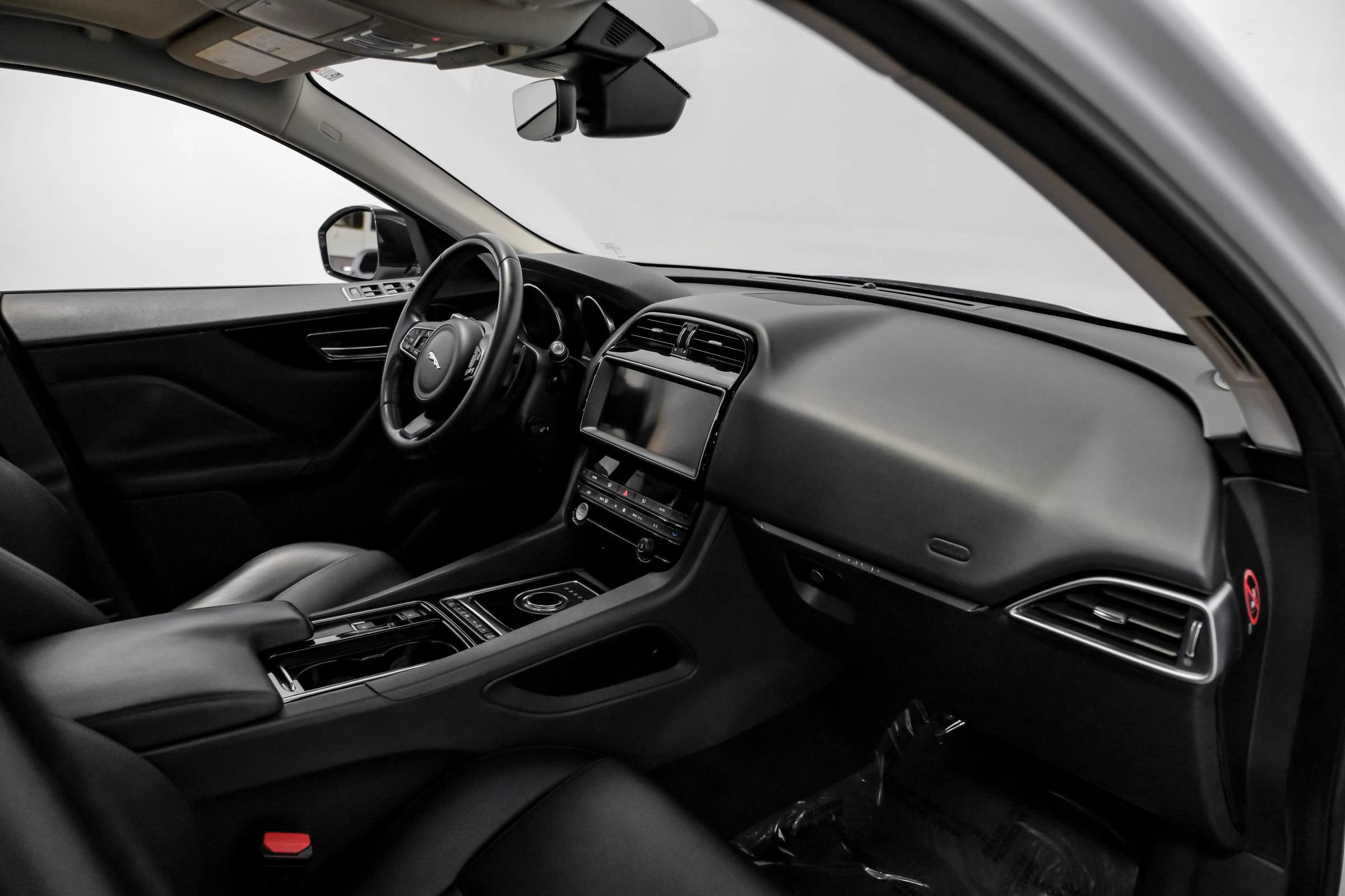 Used 2019 Jaguar F-PACE Premium AWD/4WD image 7