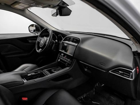Used 2019 Jaguar F-PACE Premium image 7