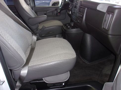 Used 2016 Chevrolet Express 3500 LT w/ LT Preferred Equipment Group image 26