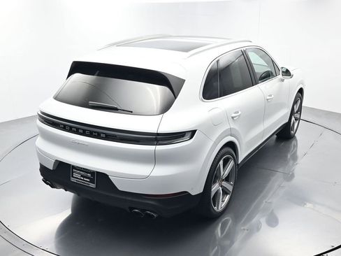 Certified 2025 Porsche Cayenne AWD/4WD image 37