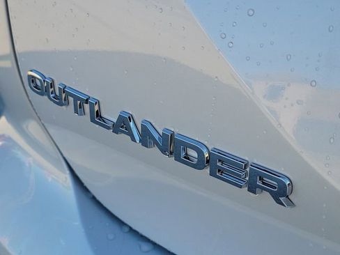 New 2026 Mitsubishi Outlander SE FWD image 10