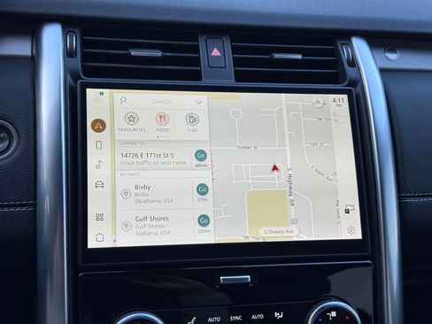 Used 2024 Land Rover Discovery Dynamic SE image 32