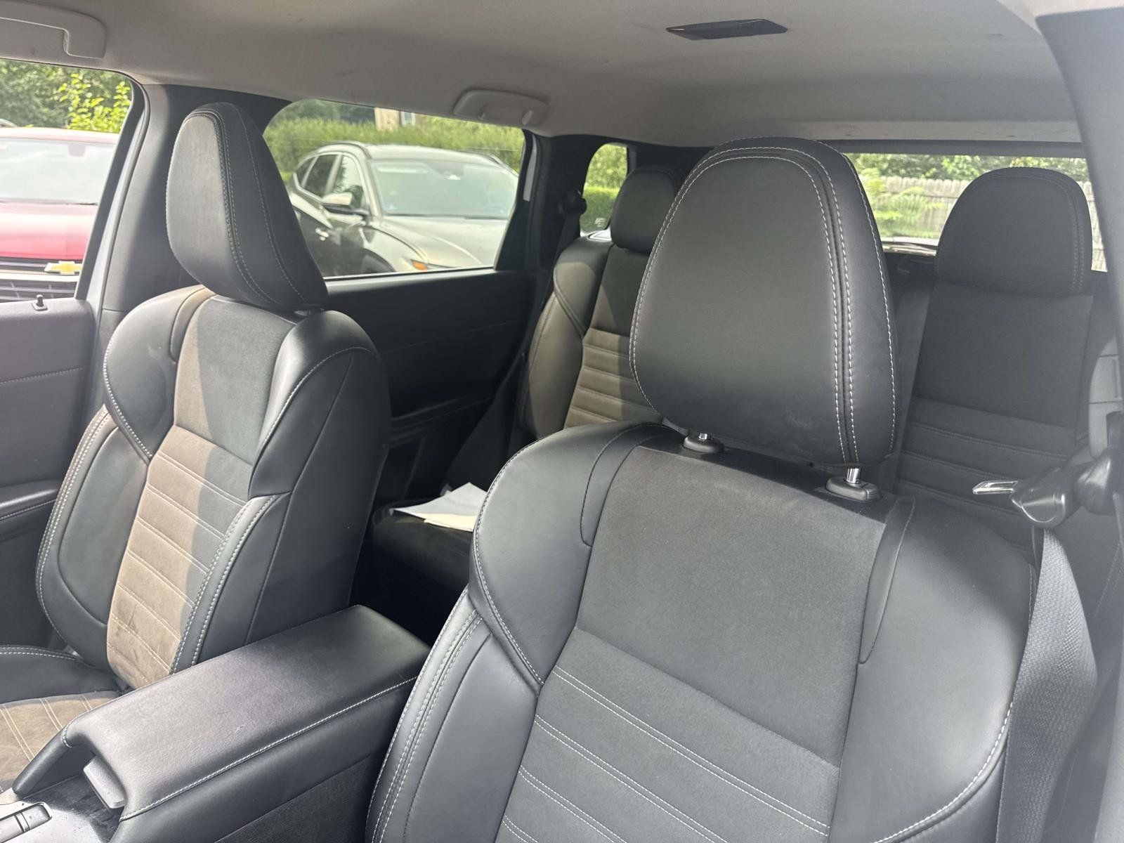 Used 2025 Mitsubishi Outlander SE AWD/4WD image 18