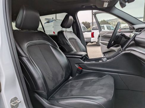 Used 2023 Jeep Grand Cherokee L Laredo RWD image 28