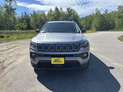 Used 2022 Jeep Compass Latitude AWD/4WD image 2