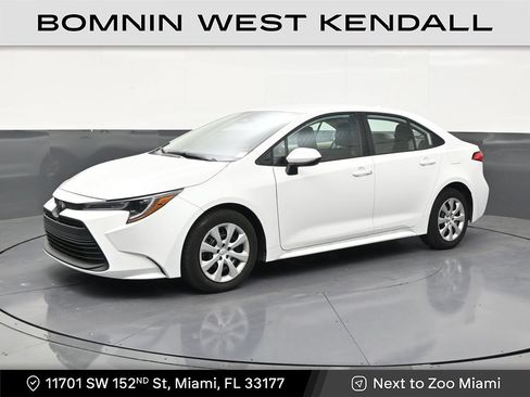 Used 2025 Toyota Corolla LE FWD image 1