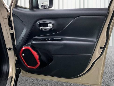 Used 2016 Jeep Renegade Trailhawk AWD/4WD image 29