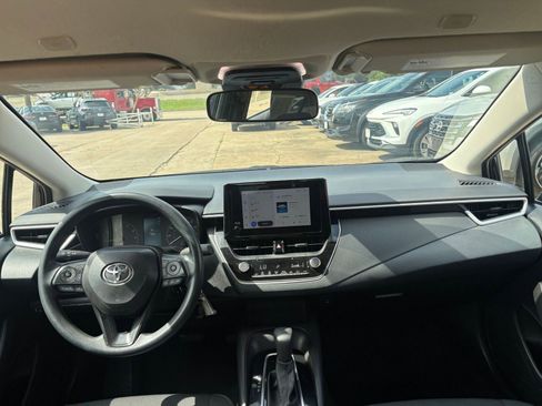 Used 2025 Toyota Corolla LE FWD image 31