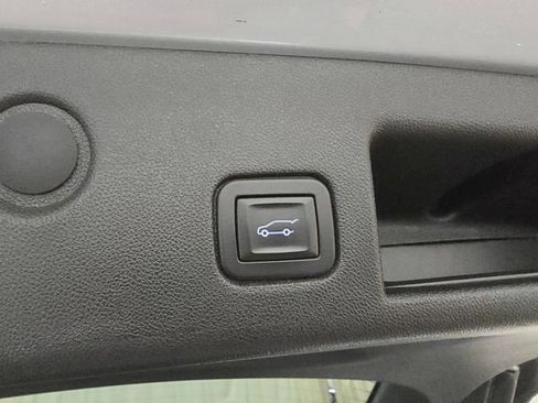 Used 2019 Chevrolet Equinox Premier image 33