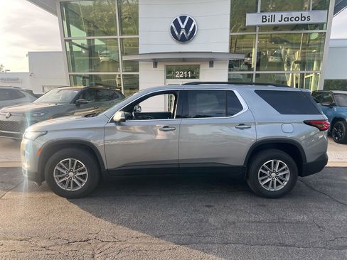 Used 2023 Chevrolet Traverse LT FWD image 3
