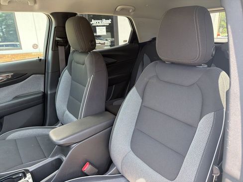 Used 2025 Chevrolet TrailBlazer LT AWD/4WD image 3