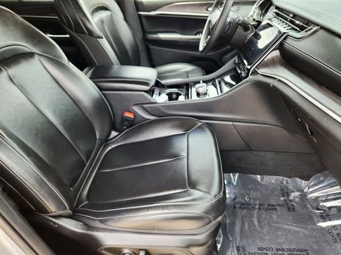 Used 2023 Jeep Grand Cherokee L Limited AWD/4WD image 13