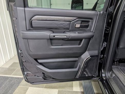 Used 2025 RAM 2500 Limited AWD/4WD image 10