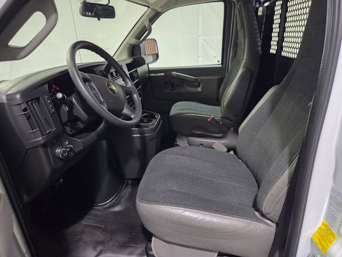 Used 2025 Chevrolet Express 2500 w/ Driver Convenience Package RWD image 2