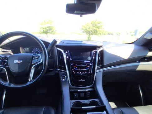 Used 2020 Cadillac Escalade ESV Platinum AWD/4WD image 18