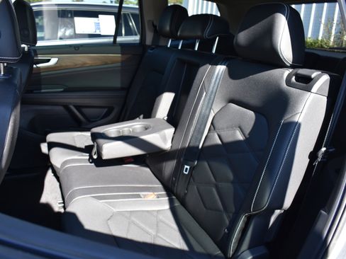 Used 2025 Volkswagen Atlas SE image 27