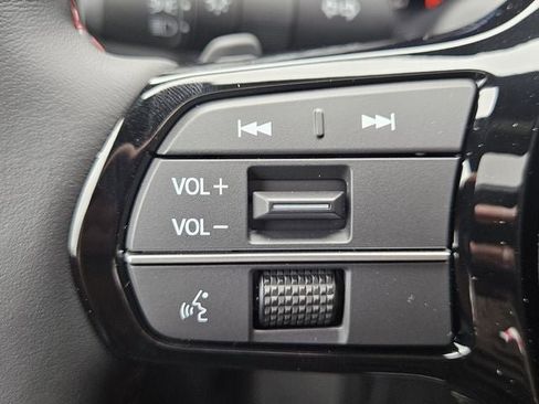 Used 2025 Honda Pilot Black Edition image 9