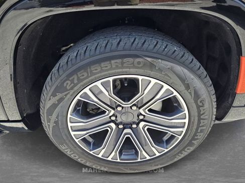 Used 2024 Jeep Wagoneer L Series II RWD image 9