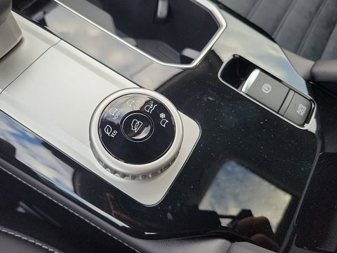 New 2025 Mitsubishi Outlander SE image 18