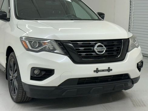Used 2018 Nissan Pathfinder SL w/ Midnight Edition Package image 10