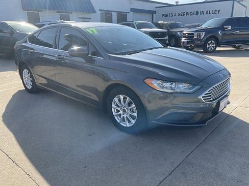 Used 2017 Ford Fusion S image 2
