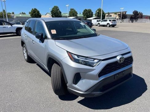 Used 2025 Toyota RAV4 LE AWD/4WD image 3