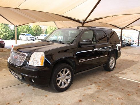 Used 2013 GMC Yukon Denali image 3
