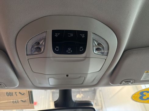 Used 2023 Chrysler Pacifica Touring-L FWD image 28