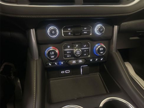 Used 2023 GMC Yukon XL SLT w/ SLT Premium Package AWD/4WD image 31