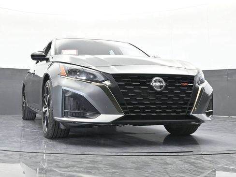 Used 2024 Nissan Altima 2.5 SR FWD image 59