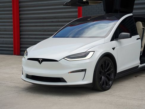 Used 2023 Tesla Model X AWD/4WD image 2