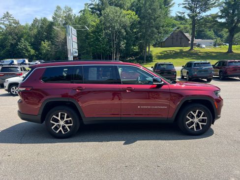 Used 2024 Jeep Grand Cherokee L Limited AWD/4WD image 4