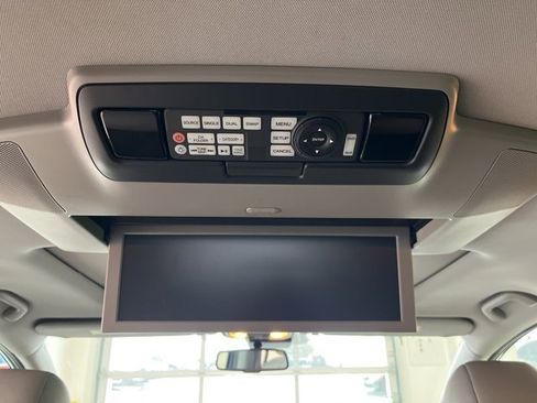 Used 2016 Honda Odyssey Touring image 12