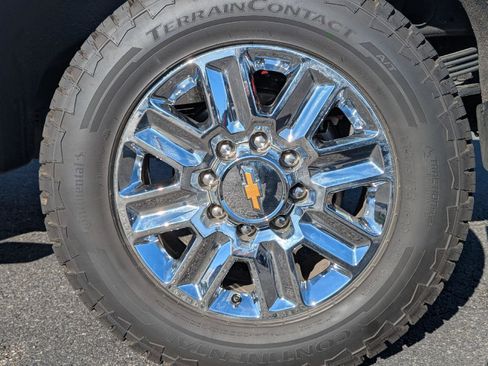 Used 2024 Chevrolet Silverado 2500 LTZ w/ LTZ Convenience Package image 11