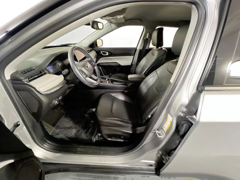 Used 2022 Jeep Compass Limited image 19