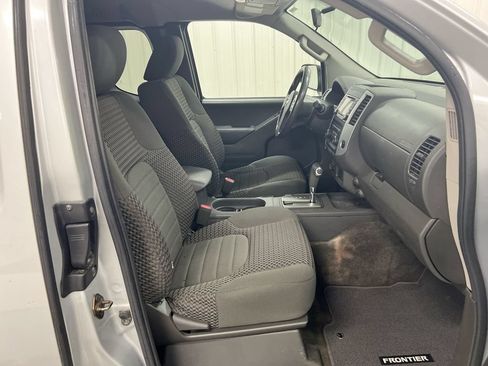 Used 2016 Nissan Frontier SV AWD/4WD image 19
