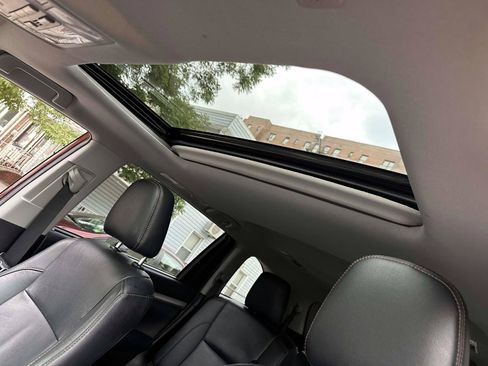 Used 2019 Toyota Highlander XLE AWD/4WD image 12