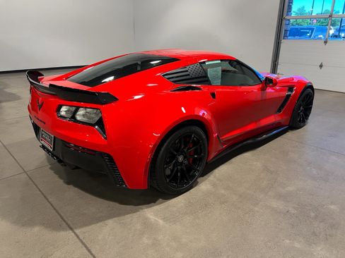 Used 2017 Chevrolet Corvette Z06 RWD image 3