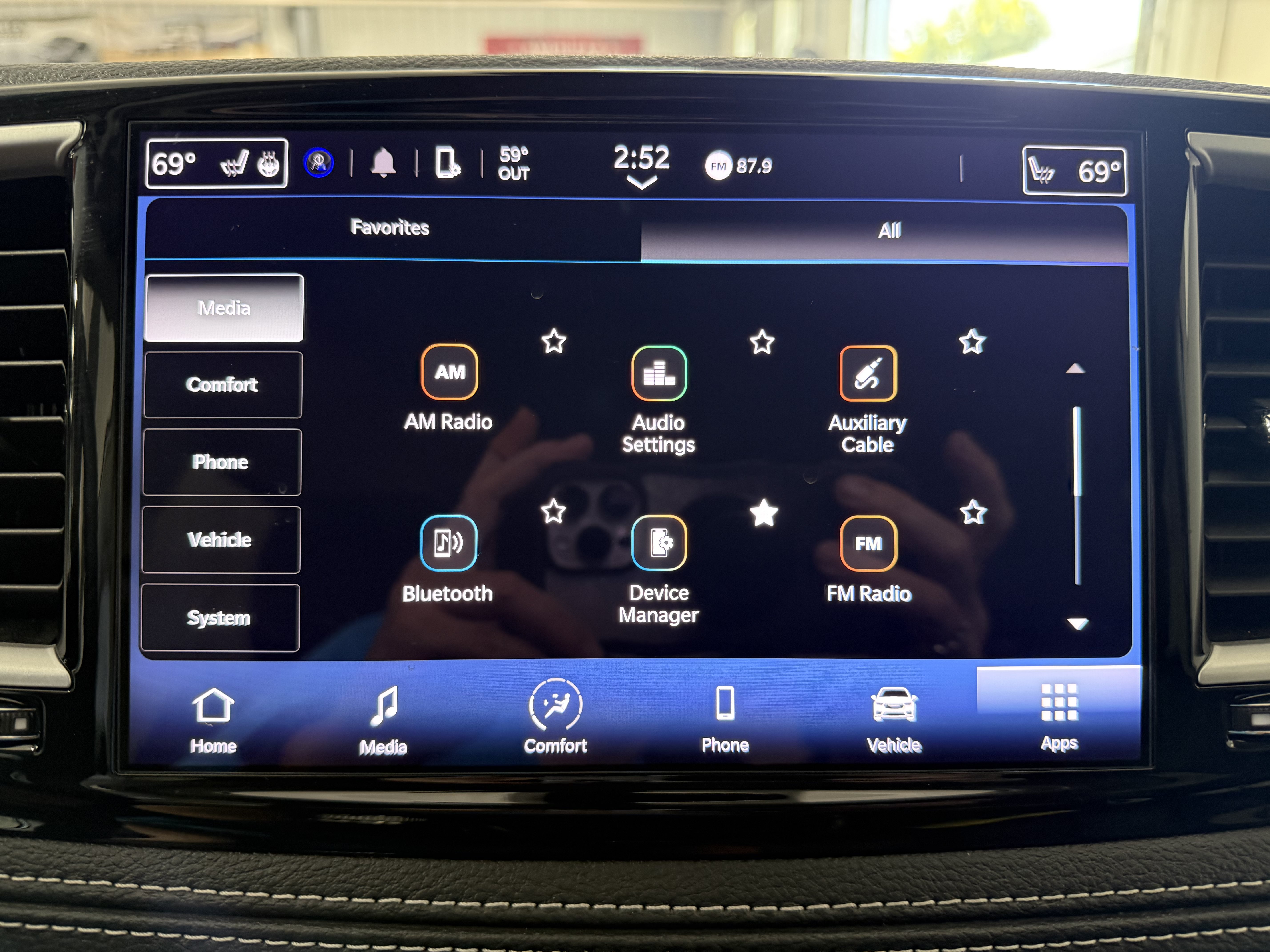 Used 2024 Chrysler Pacifica Touring-L FWD image 29