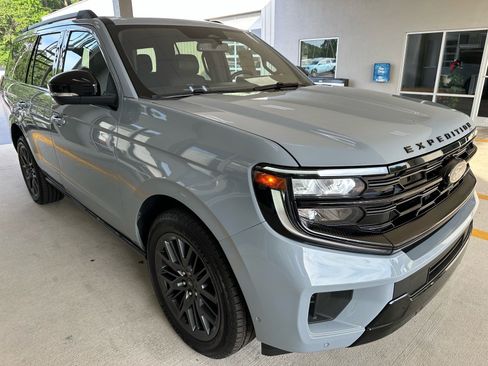 Certified 2025 Ford Expedition Platinum w/ Stealth Performance Package AWD/4WD image 9