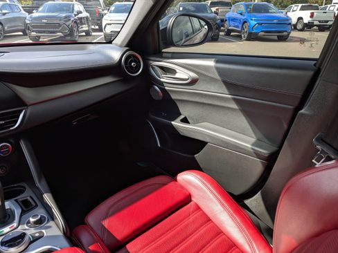 Used 2022 Alfa Romeo Giulia Veloce image 16