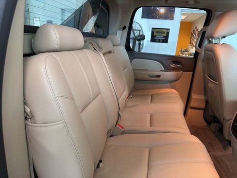 Used 2013 Chevrolet Avalanche LT w/ Suspension Package, Off-Road image 26