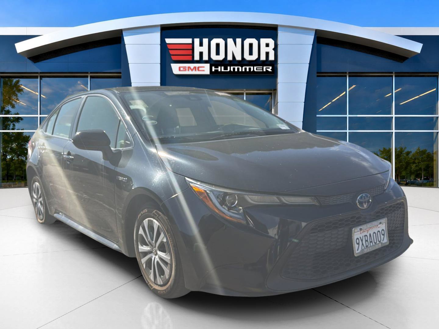 Used 2021 Toyota Corolla LE w/ Carpet Mat Package (TMS) FWD image 2