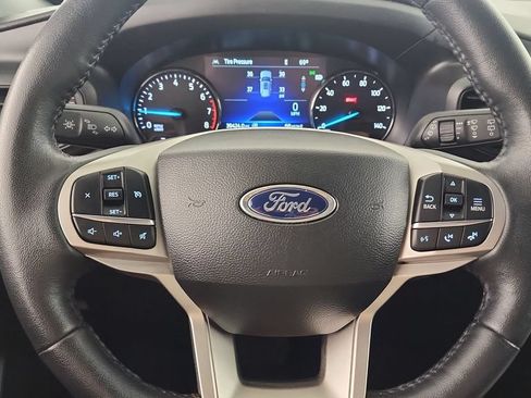 Used 2023 Ford Explorer XLT AWD/4WD image 12