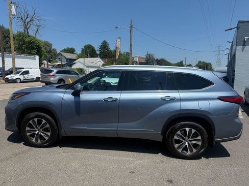 Used 2022 Toyota Highlander XLE AWD/4WD image 10