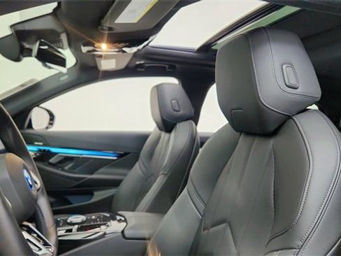 Used 2025 BMW i5 eDrive40i w/ M Sport Package image 33