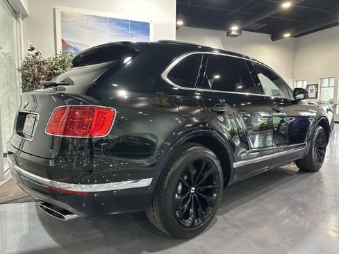 Used 2017 Bentley Bentayga AWD/4WD image 35