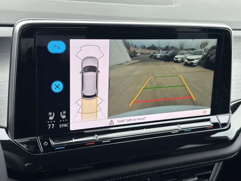 Certified 2025 Volkswagen Atlas Cross Sport SE w/ Black Wheel Package image 18