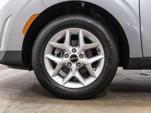 Used 2025 Kia Soul LX FWD image 11